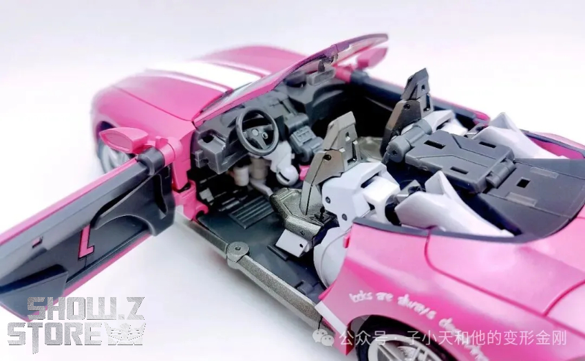 Lucky Cat CG01 Cyber Goddess Venus Arcee - View 1 Lucky Cat CG01 Cyber Goddess Venus Arcee - View 1