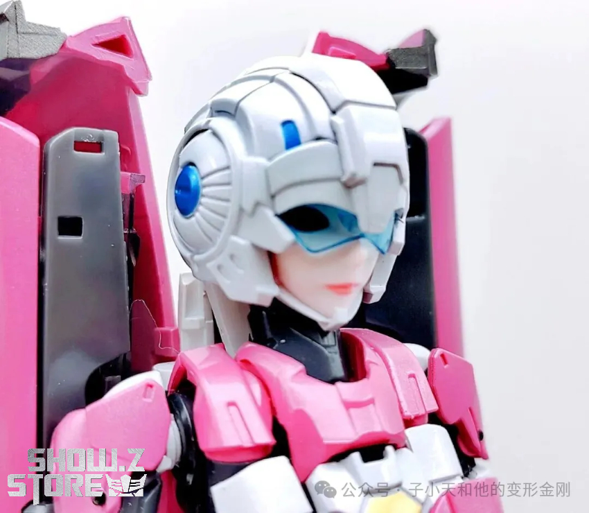 Lucky Cat CG01 Cyber Goddess Venus Arcee - View 1 Lucky Cat CG01 Cyber Goddess Venus Arcee - View 1
