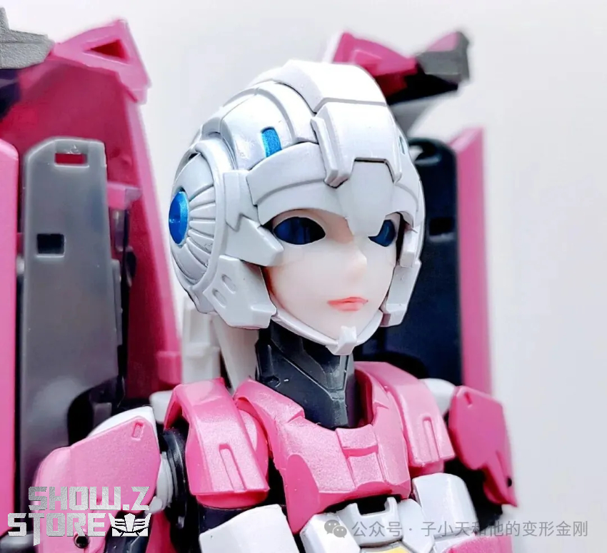 Lucky Cat CG01 Cyber Goddess Venus Arcee - View 2 Lucky Cat CG01 Cyber Goddess Venus Arcee - View 2
