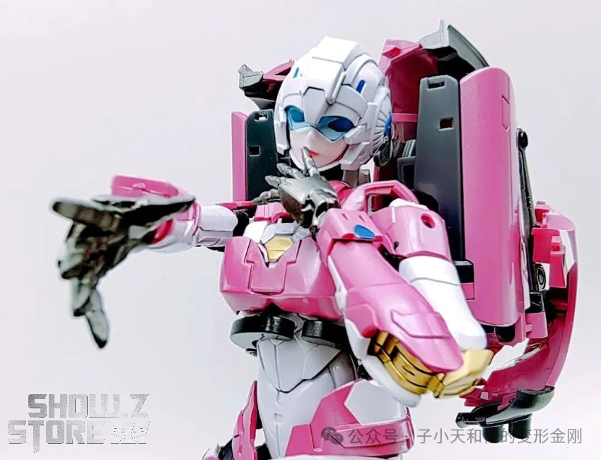 Lucky Cat CG01 Cyber Goddess Venus Arcee - View 2 Lucky Cat CG01 Cyber Goddess Venus Arcee - View 2