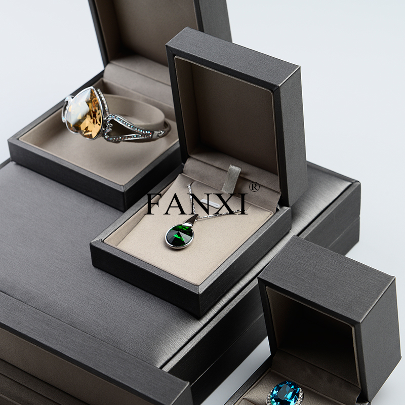 FANXI Luxury Silver Gray Leatherette Storage Boxes With Beige Silk Insert For Ring Necklace Bangle Bracelet Packaging PU Leather Jewellery Box