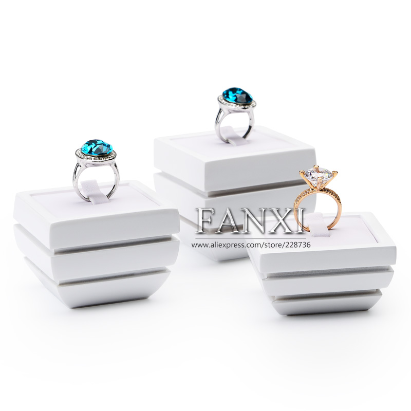 FANXI Luxury White Glossy finish White Lacquer Shop Exhibitor Oganizer For Ring Earrings Bangle Bracelet Showcase Resin Jewelry Display