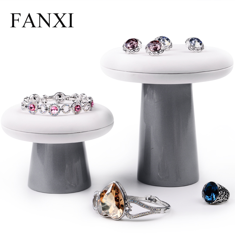 FANXI Luxury OEM Custom Resin Base Painted With Silver Lacquer With White PU Leather Mushroom Jewelry Display Stand