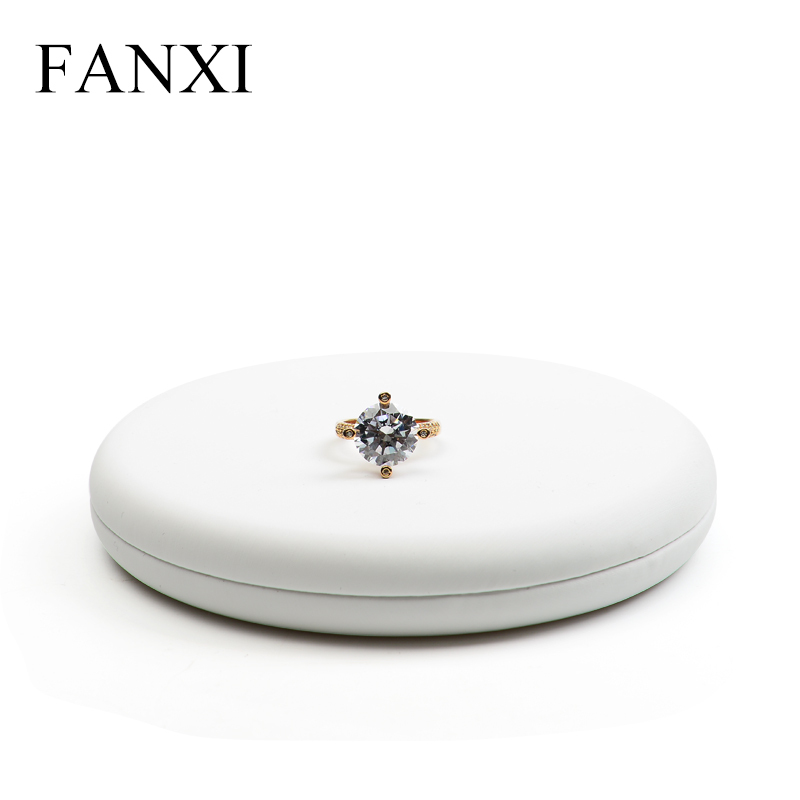 FANXI CUstom Jewellery Display Organizer Riser For Ring Necklace Bracelet Showcase White PU Leather Round Jewelry Block