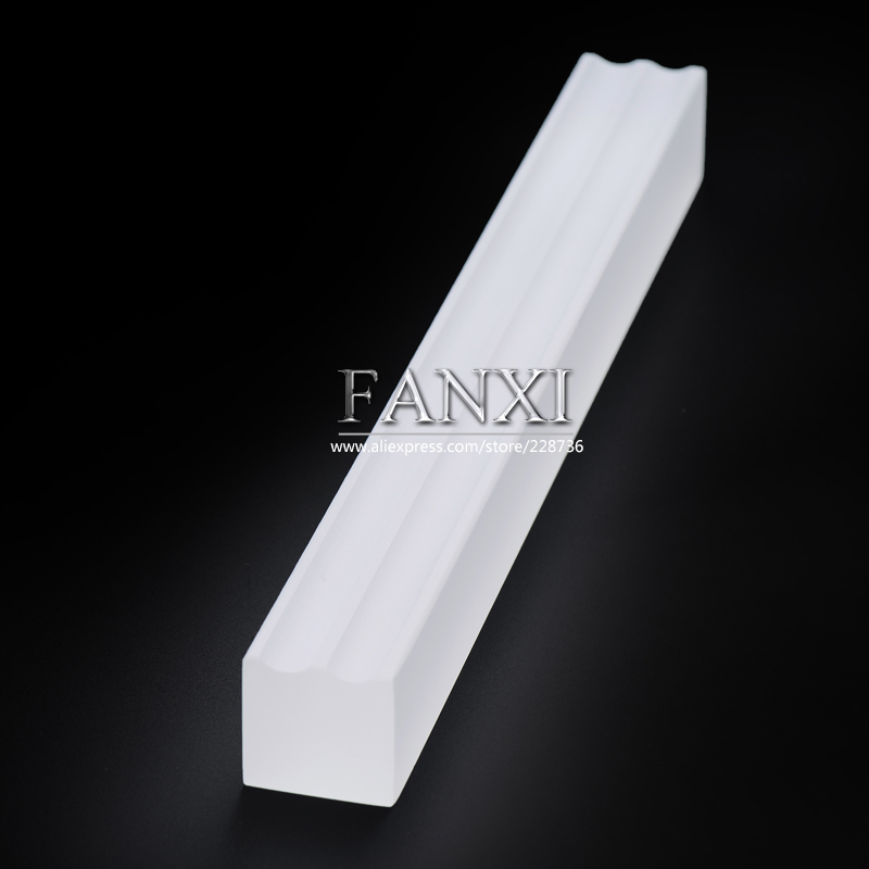 FANXI Professional Manufacturer Matte Transparent Acrylic Jewelry Display Stand Bracelet Long Chain Display Props