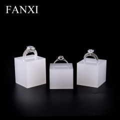 FANXI Jewelry Display Kits For Finger Ring Showcase For Engagement And Proposal Milky white Acrylic Ring Display