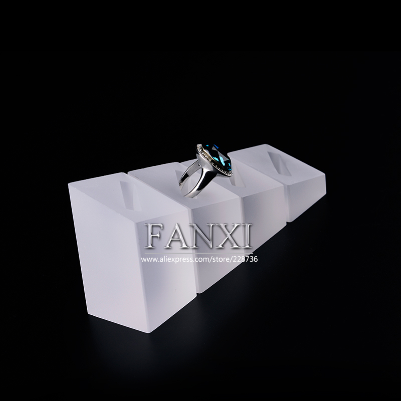 FANXI Custom Color MatteTransparant Acrylic Four-piece Ring Holder Ring Display Stand