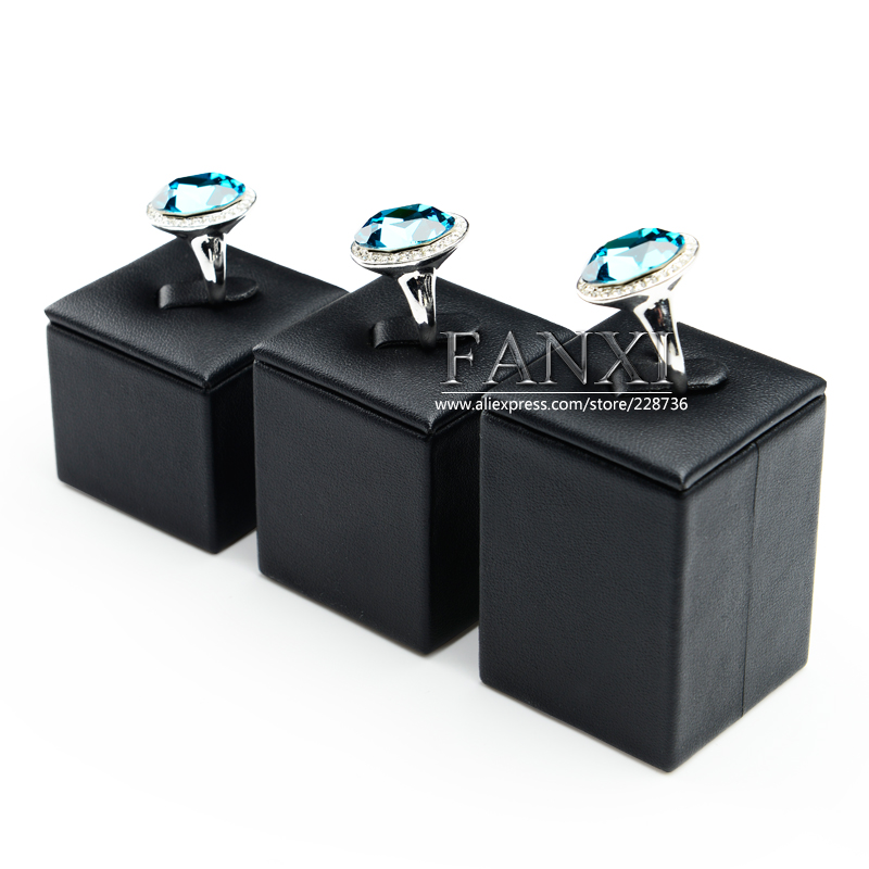 FANXI Wholesale Custom Exquisite Ring Holder Stand Set Black PU Leather Jewelry Display Prop Wedding Ring Holder