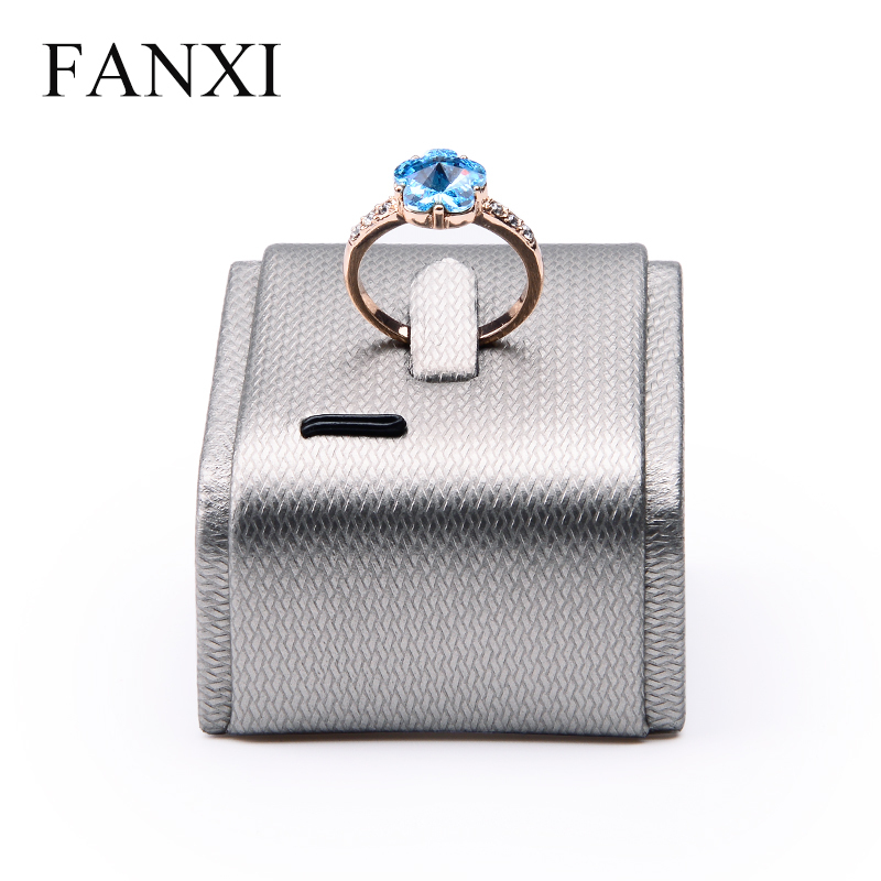 FANXI Custom Luxury Shop Counter Organizer Jewelry Display Ring Pendant Holder Stand Tilt Black PU Leather Necklace Holder