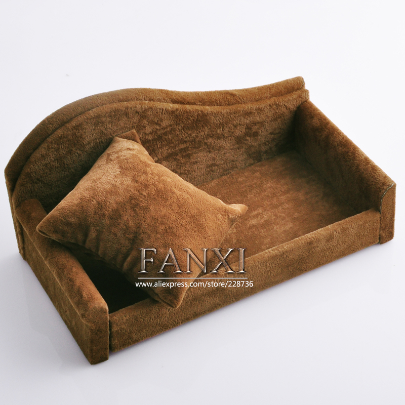 FANXI Factory Wholesale Bangle Bracelet Jewelry Display Stand Grey Ice Velvet Sofa 2 Pillows Velvet Watch Display