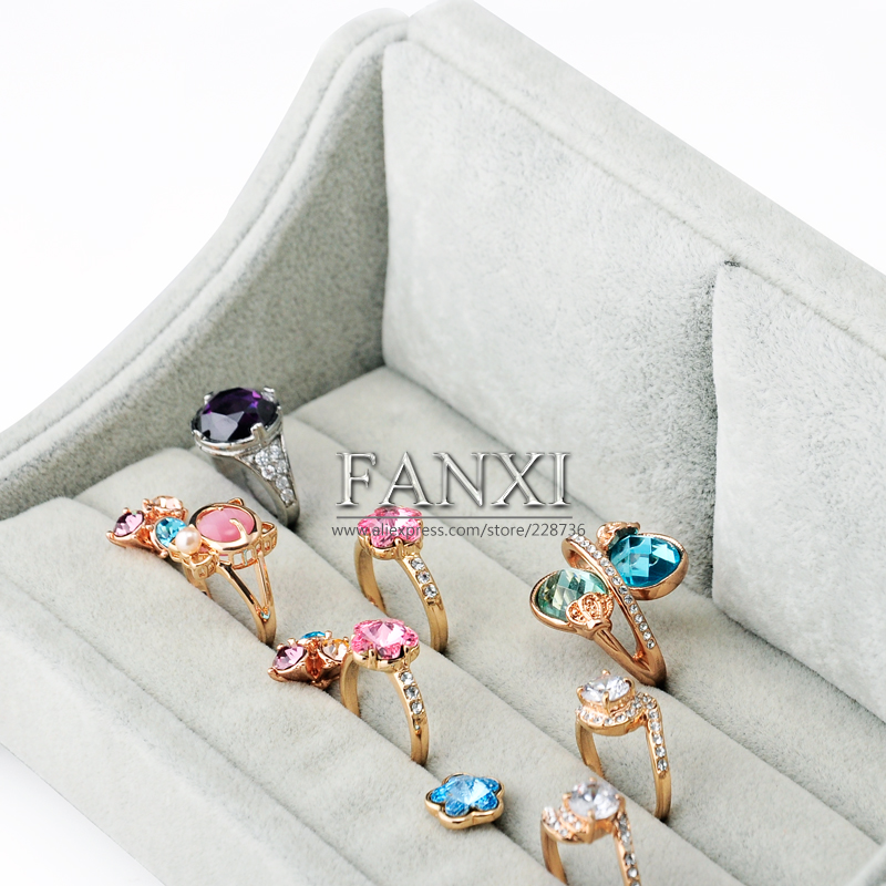 FANXI Custom Wood Unique Sofa Shape Jewelry Display For Rings Holder Gray Ice Velvet Ring Jewelry Organizer