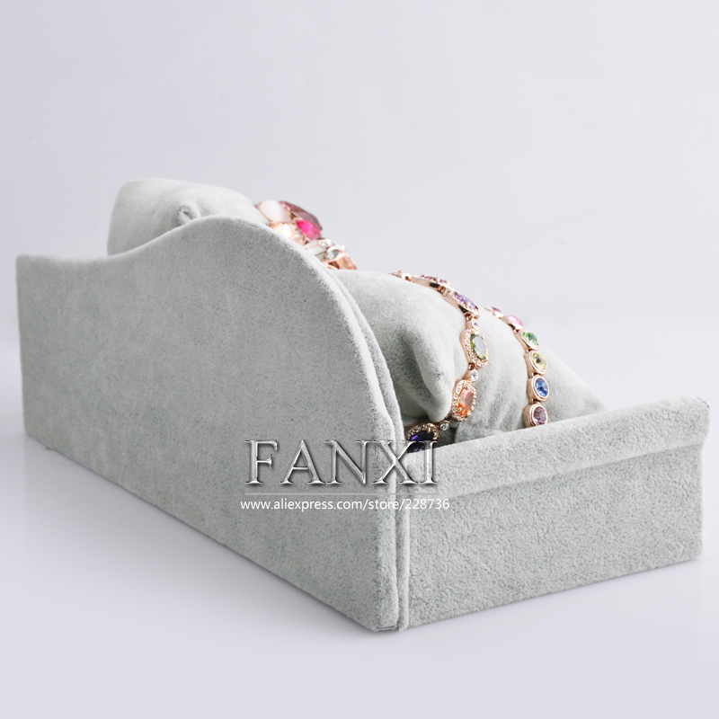 FANXI Factory Wholesale Bangle Bracelet Jewelry Display Stand Grey Ice Velvet Sofa 2 Pillows Velvet Watch Display