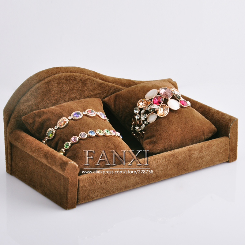 FANXI Factory Wholesale Bangle Bracelet Jewelry Display Stand Grey Ice Velvet Sofa 2 Pillows Velvet Watch Display