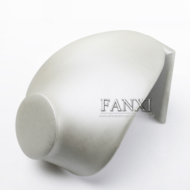 FANXI Luxury Custom Pendant Holder Beige Pearl Metallic Leather Necklace Display Model