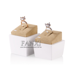 FANXI Custom Couple Ring Necklace Holder Luxury White Lacquer And Yellow Microfiber Ring Bracelet Display