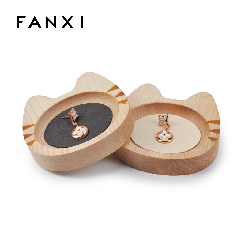 Unique cat-shaped solid wood jewelry display stand for earring ring