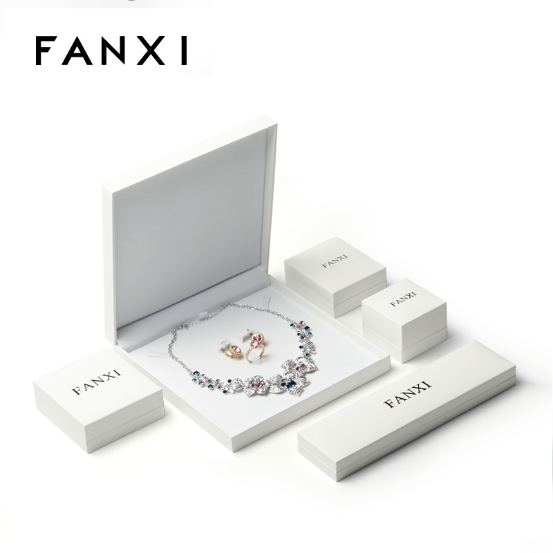 FANXI Custom Logo OEM Plastic Packaging Boxes For Ring Pendant Necklace Bracelet Storage White Leatherette Paper Jewelry Box