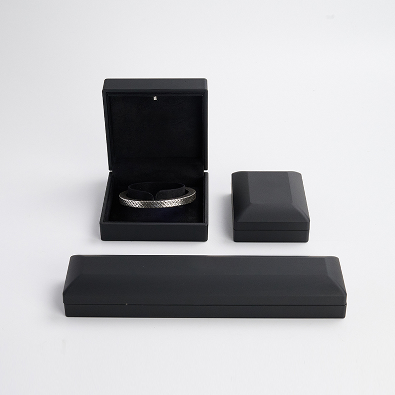 luxury engagement ring box_ring in a box_plastic jewelry packaging box
