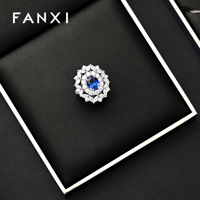 FANXI factory Black Leather metal jewelry presentation