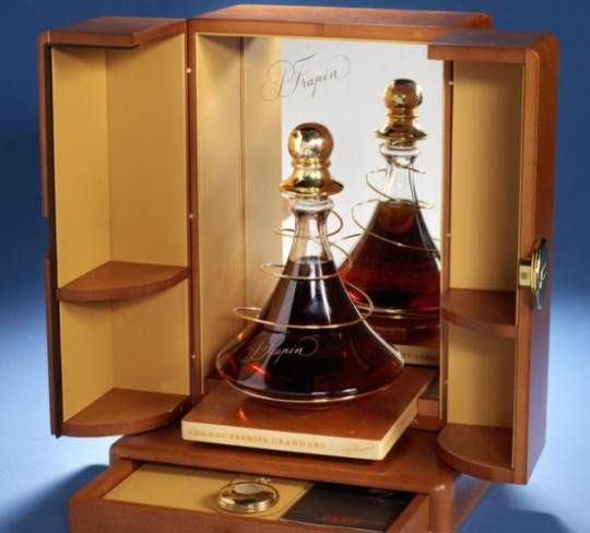 Remy Martin Louis XIII Black Pearl Cognac Bottle Glorifier Display