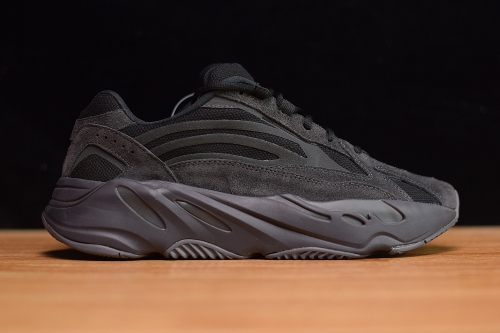 Adidas yeezy 700 black