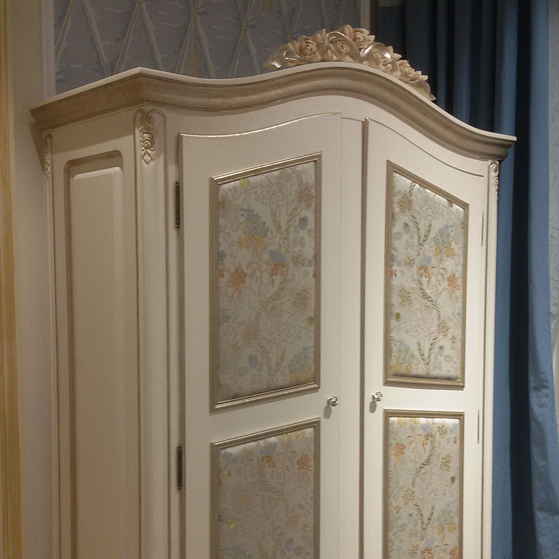 Bedroom Embroidered White Wooden Wardrobe Closet/Cabinet/Storage