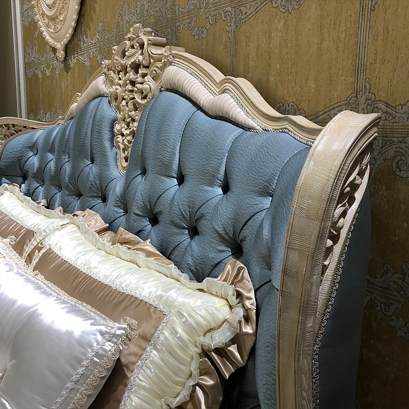 Soild Wood Carved Luxury Upholstered King Size Bed
