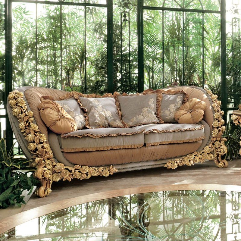 Exquisite Baroque-style carved sofa: adds gorgeous beauty to the living room