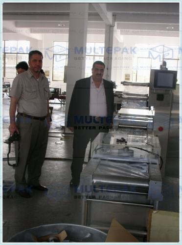 middle east customer buy thermoforming vacuum packaging machine for dates