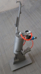 Pneumatic single clipper for bag sealing