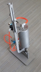 Pneumatic single clipper for bag sealing