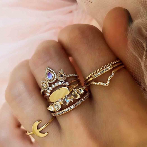 Edary Boho Crystal Stackable Rings Gold Joint Knuckle Ring Set Rhinestone Hand Jewelry for Women and Girls (9 PCS)