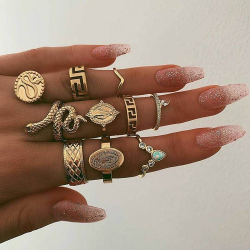 Edary Vintage Gold Rings Set Snake Knuckle Ring Sets Boho Rhinestone Stackable Midi Finger Rings for Women and Girls (10 PCS)