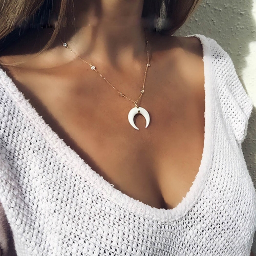 Cellitty Fashion Pendant Necklace Crystal Gold Beach Moon Chain Necklaces Horn Jewelry for Women and Girls