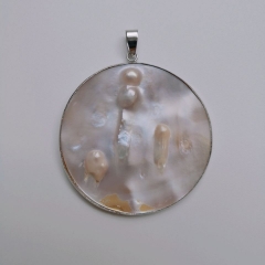 MOP186 Circle Pendant Natural Blister Pearl Shell Focal Pendant