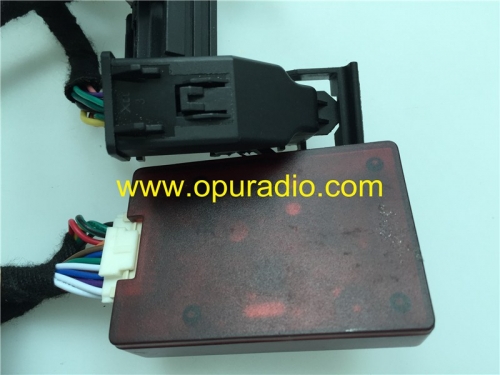 Dekodierungsmodul mit Kabeln für die Stromversorgung auf der Bank Ford SYNC3 SYNC2-Systeme Lincoln Mustang Focus Autoradio-Navigationstest Anzeigemodu