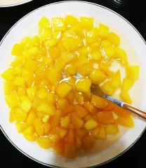 Canned yellow peach diced