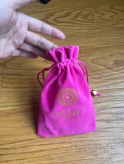 粉红饰品袋子