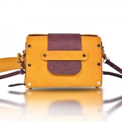 RAIKOU Vegetable-tanned leather box bag