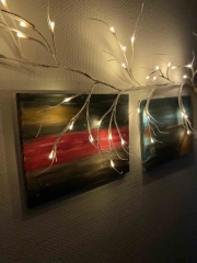 Lichtdekoration, Ambiente-Ast und Vlies Tischläufer 200cm x 30cm, 12 Lichterzweige, warmweißes Entspannungslicht, 1.8 Meter mit 48 LED’s