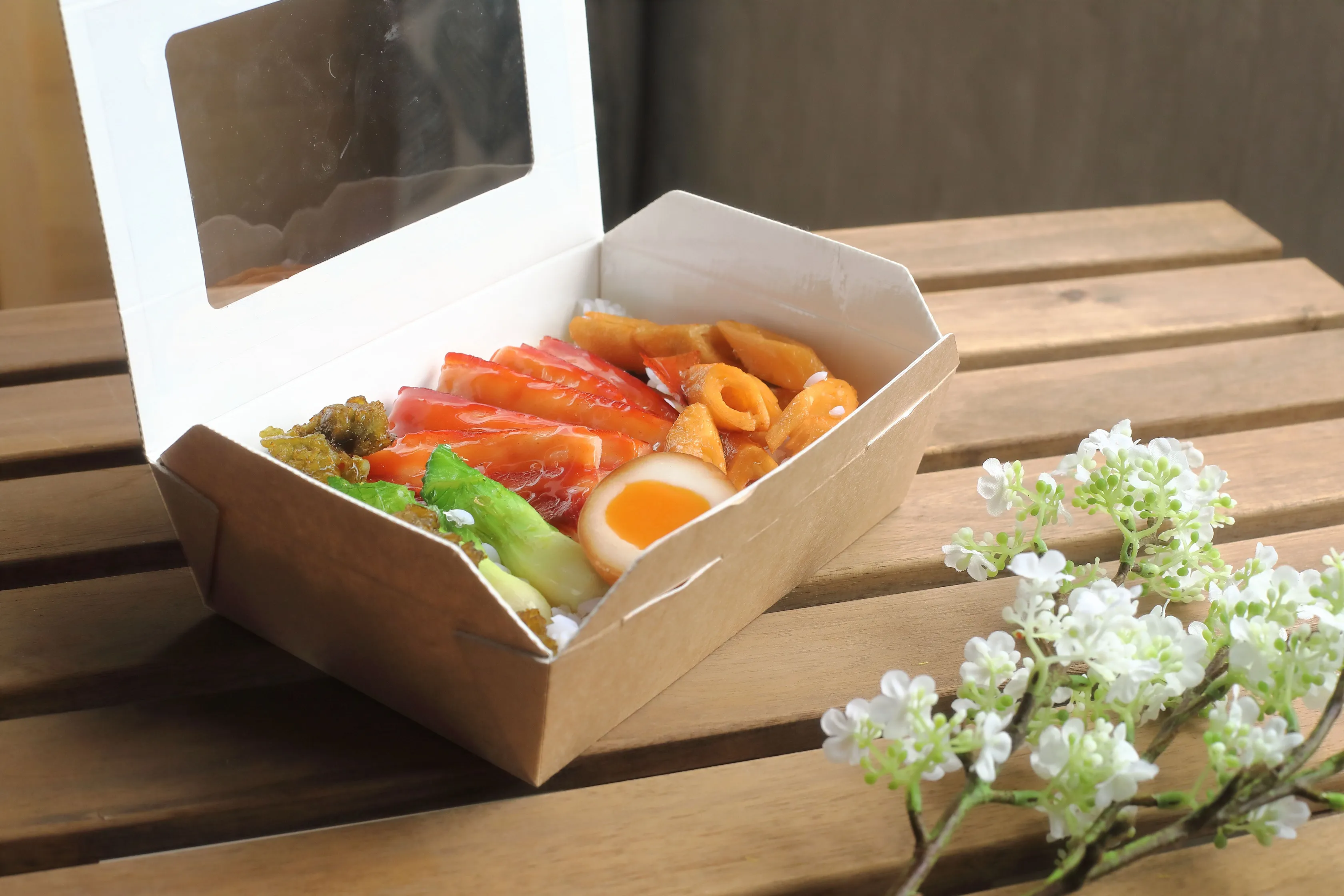 Corrugated lunch box with window 5