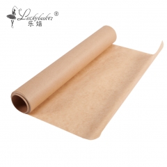 Coreless baking paper in roll