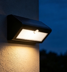 Solar sensing wall lamp, 500Lumen