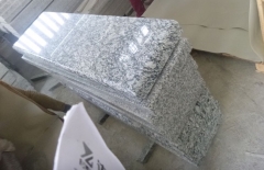 Spary White Granite Tombstone Wholesale