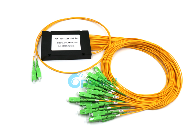 This is a 2x32 fiber optic PLC splitter product sold by opelink, which is packaged with ABS box and equipped with SC / APC SM pigtail This is a 2x32 fiber optic PLC splitter product sold by opelink, which is packaged with ABS box and equipped with SC / APC SM pigtail