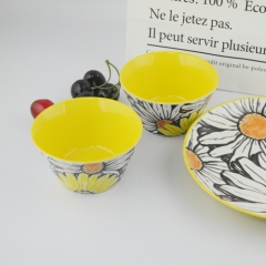 黄色内里向日葵印花上釉不规则陶瓷小碗