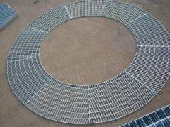 Irregular steel grating