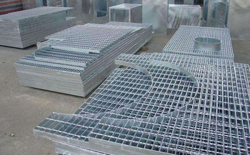 Irregular steel grating