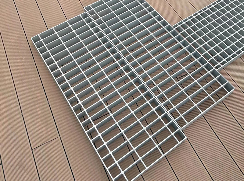 Drainage ditch grating