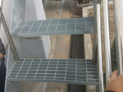 Step steel grating